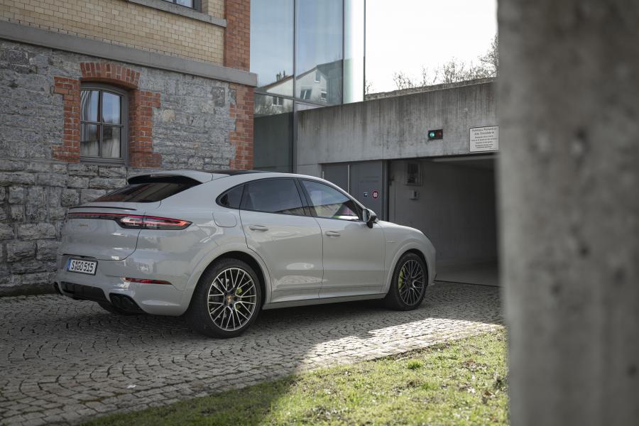  Porsche Cayenne E-Hybrid Coupe 2019 года  (WW) (фото 8 из 25)